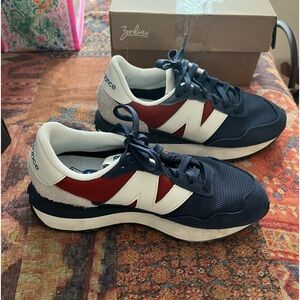 New Balance sneakers- GREAT CONDITION!!